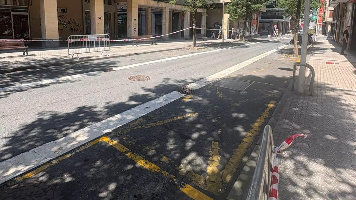 La calle Oarso balizada.