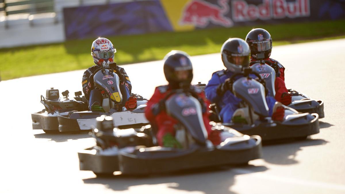 Verstappen persigue a los tres últimos rivales en Silverstone.