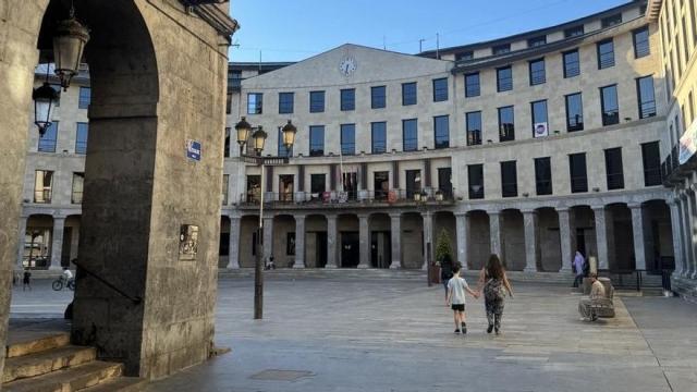 El Ayuntamiento de Laudio desde la Herriko plaza