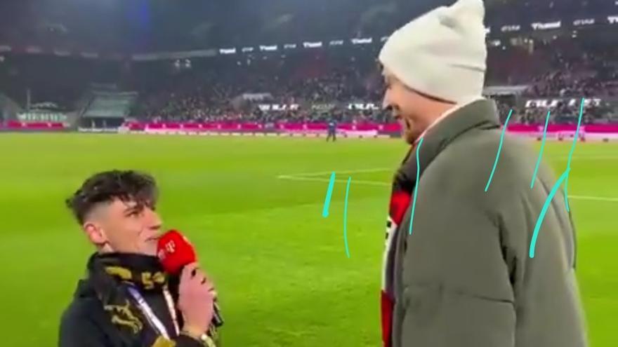 El momento entre el árbitro y su novio.