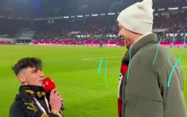 El momento entre el árbitro y su novio.