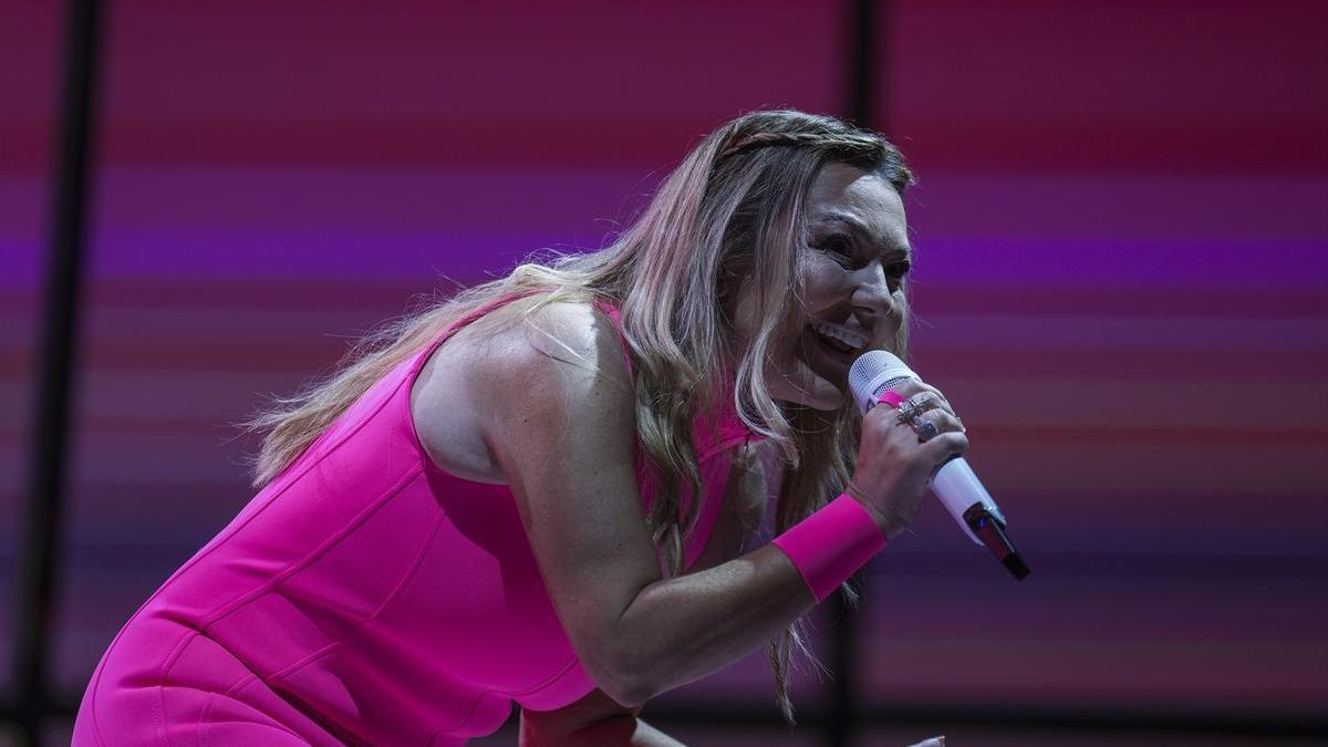 La cantante de La Oreja de Van Gogh, Amaia Montero, durante su concierto en el BEC
