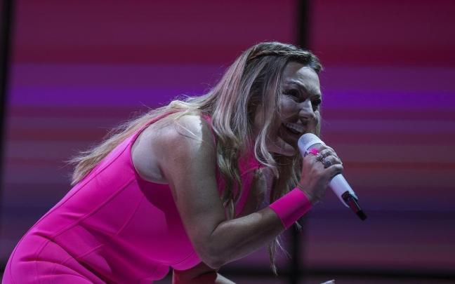 La cantante de La Oreja de Van Gogh, Amaia Montero, durante su concierto en el BEC