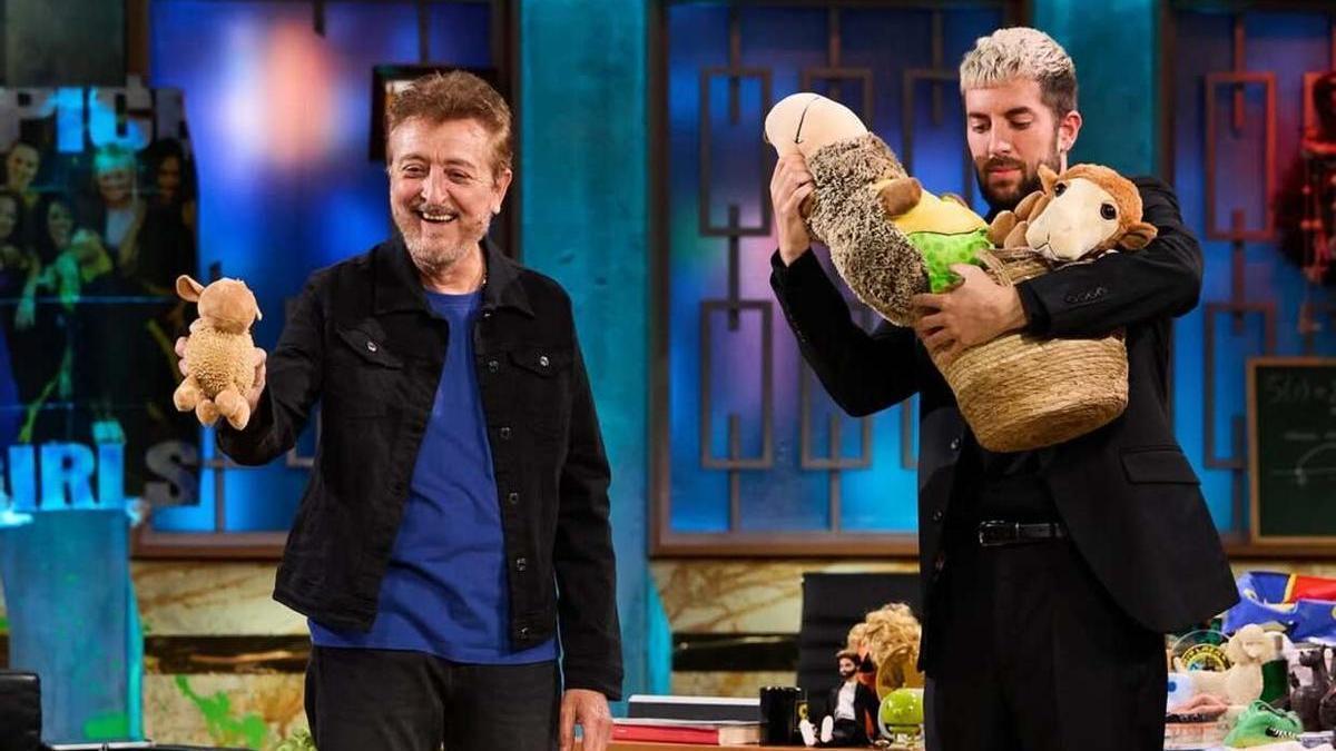 David Broncano y el cantante Manolo García, anoche en 'La Revuelta'