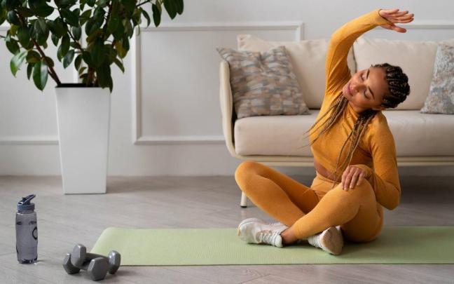 El descanso activo favorece la recuperación muscular, reduce la rigidez post entrenamiento y previene lesiones.