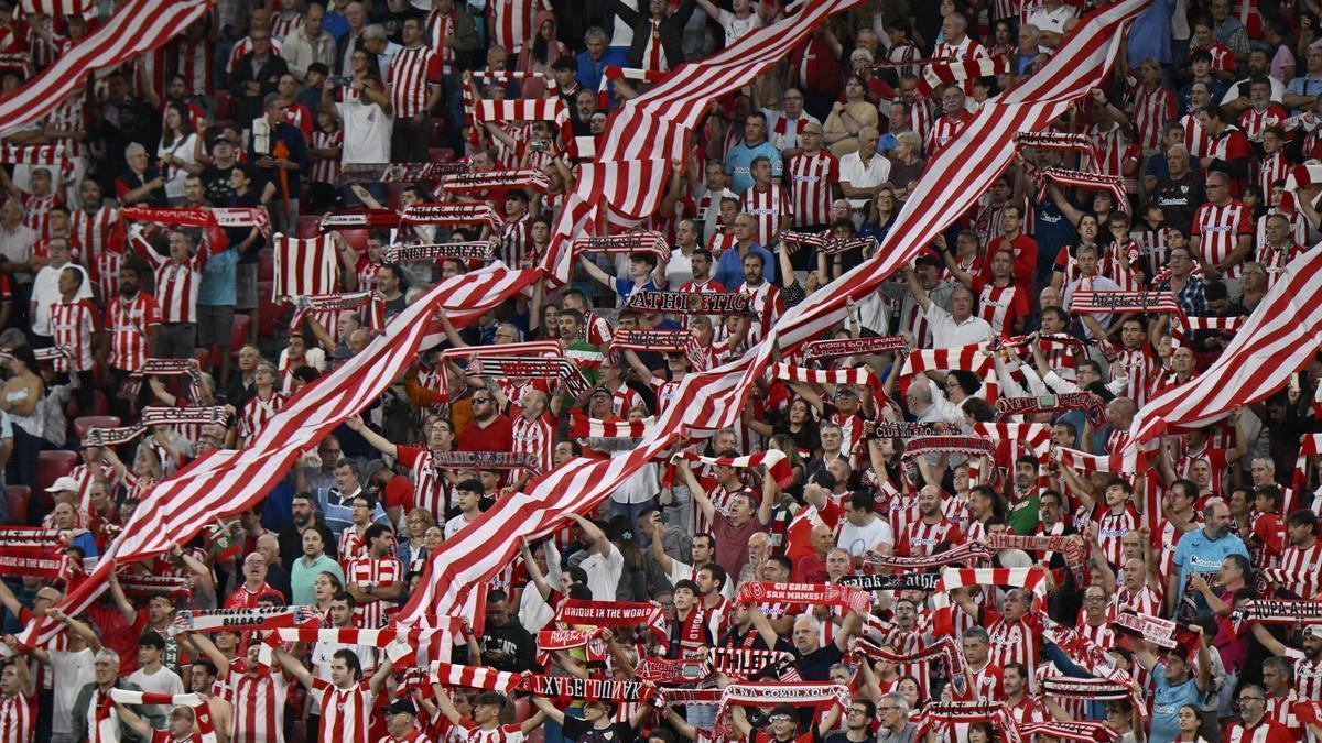 Aficionados del Athletic en un partido de Europa League en San Mamés