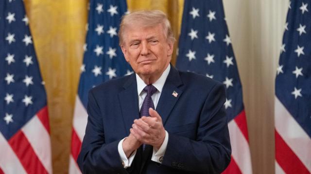 El presidente estadounidense, Donald Trump, durante la ceremonia de juramento del nuevo presidente de la Reserva Federal, Kevin Warsh, en la Casa Blanca