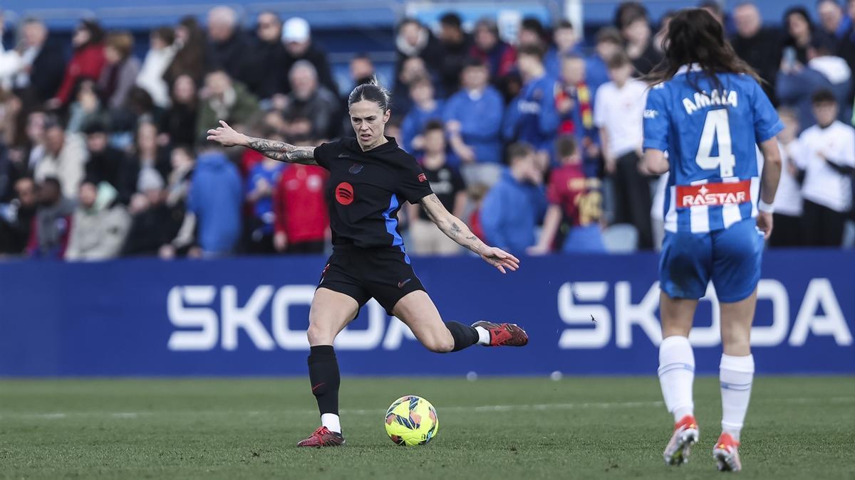 La jugadora del FC Barcelona Mapi León durante el partido contra el RCD Espanyol.