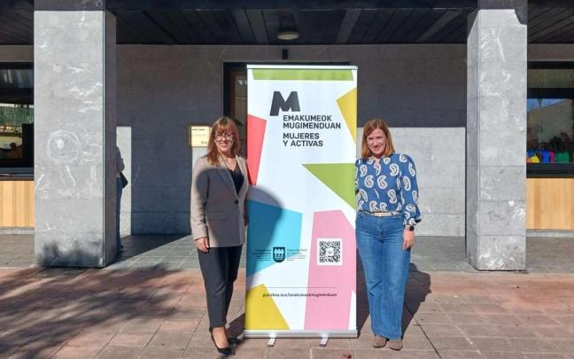 Goizane Álvarez, diputada foral de Deportes, y Cristina Laborda, alcaldesa de Irun, esta mañana en la Casa de las Mujeres.