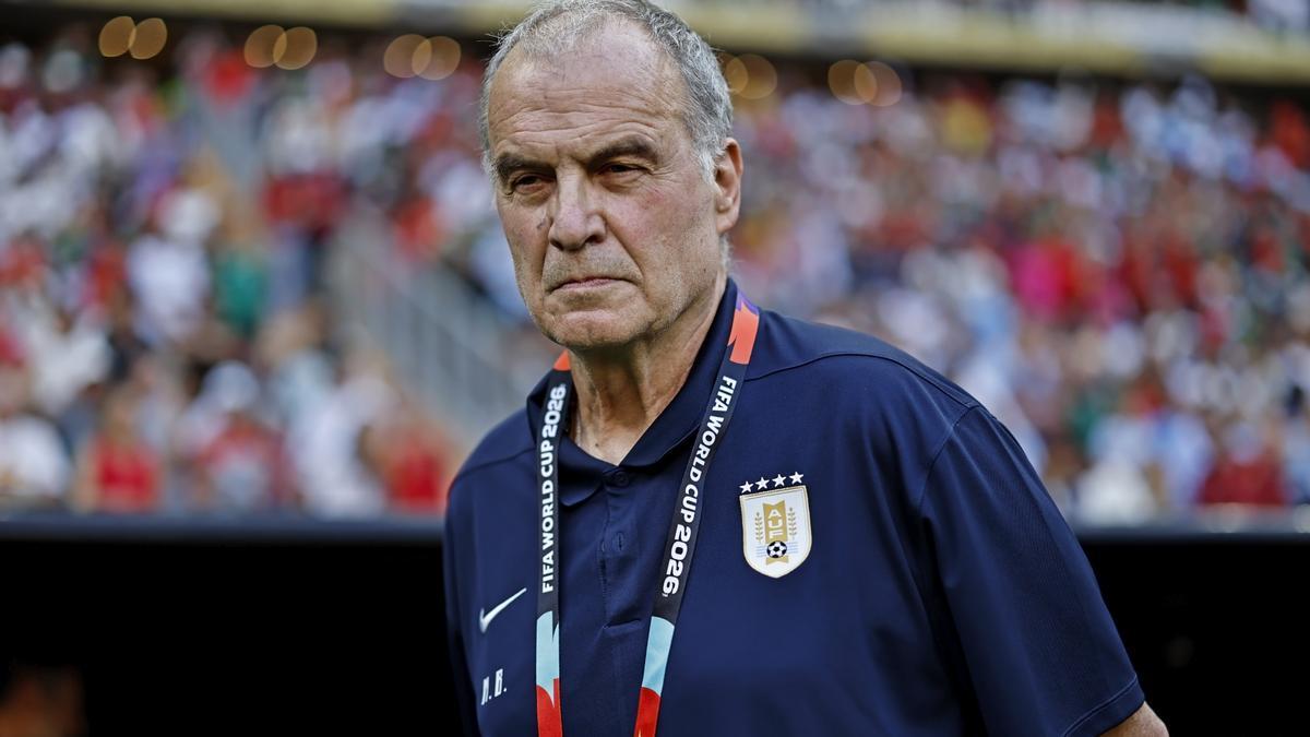 Bielsa se despide de Uruguay tras la eliminación en el Mundial