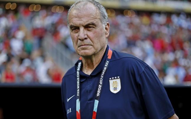 Bielsa se despide de Uruguay tras la eliminación en el Mundial