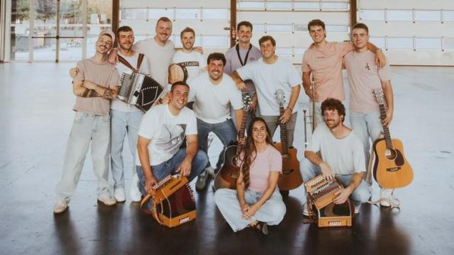 Los integrantes de Oxabi están preparando con ilusión el concierto especial por su 20 aniversario