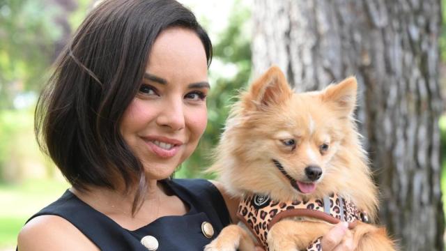 Chenoa, con su mascota.