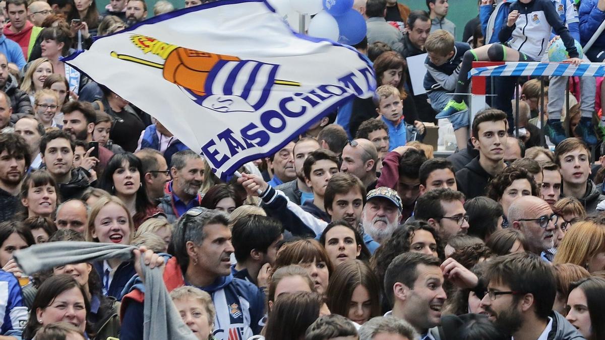 La afición de la Real, durante la anterior final de la Copa de la Reina. / GORKA ESTRADA