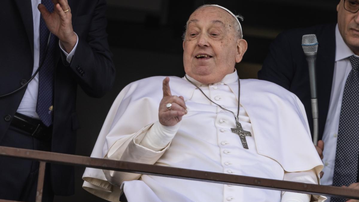 El Papa Francisco durante su primera aparición tras su ingreso hospitalario