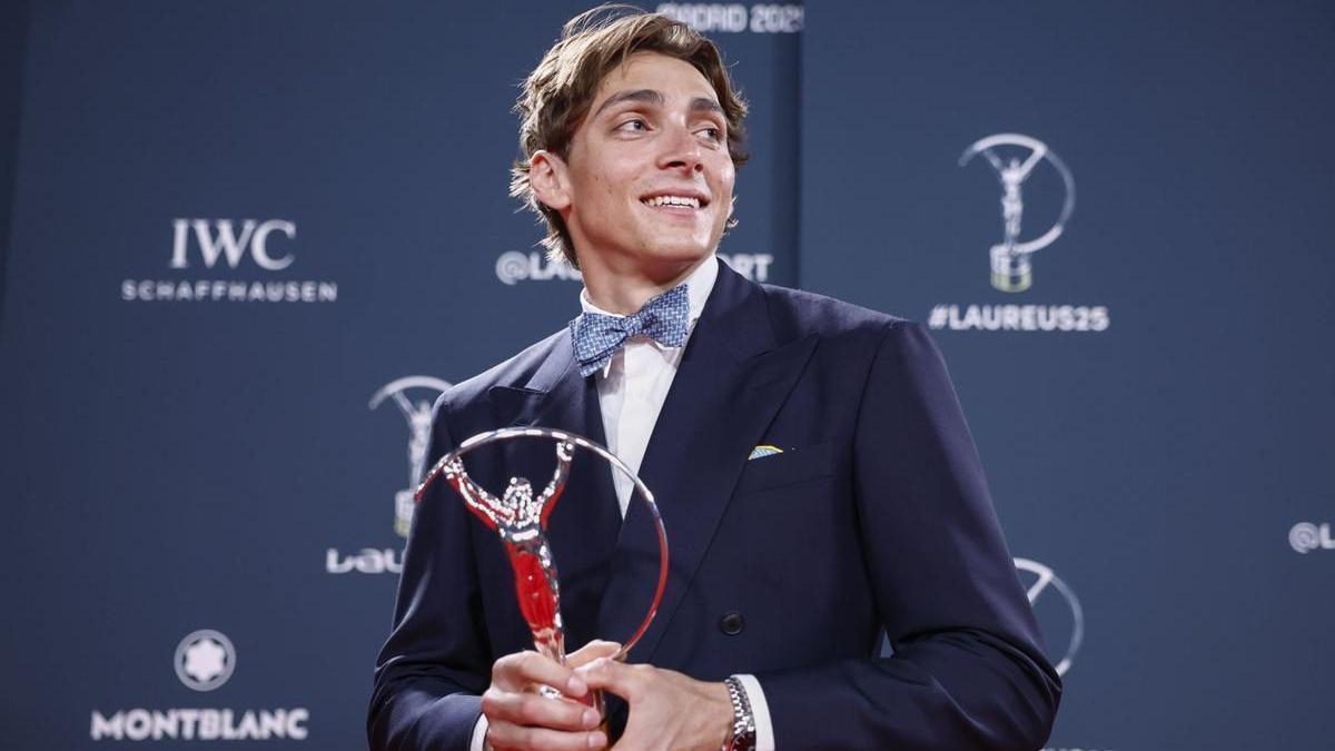 Duplantis recibe el premio Laureus.