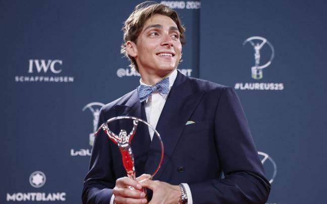Duplantis recibe el premio Laureus.