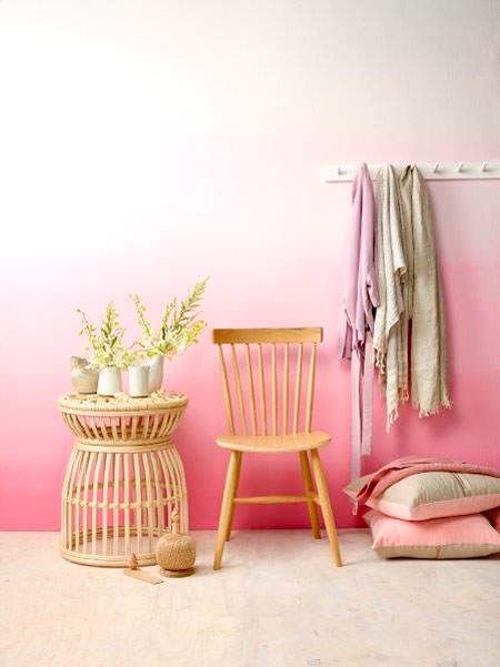 Pared con efecto degradado en rosa.
