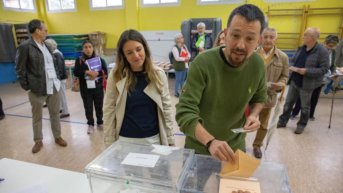 Pablo Iglesias e Irene Montero, el pasado domingo en su colegio electoral.