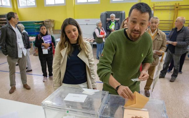 Pablo Iglesias e Irene Montero, el pasado domingo en su colegio electoral.