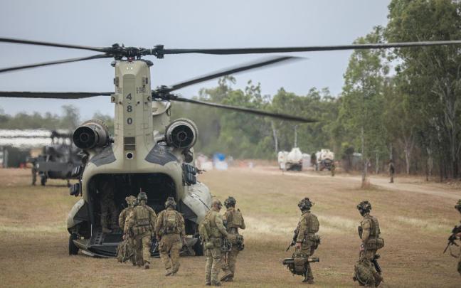 Soldados estadounidenses subiendo a un helicóptero de la U.S. Army, en una imagen de archivo