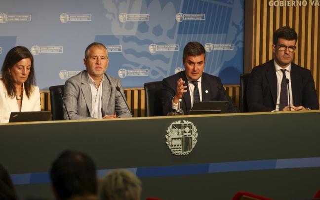 El consejero de Industria, Mikel Jauregi, analiza las consecuencias de los aranceles en Euskadi.