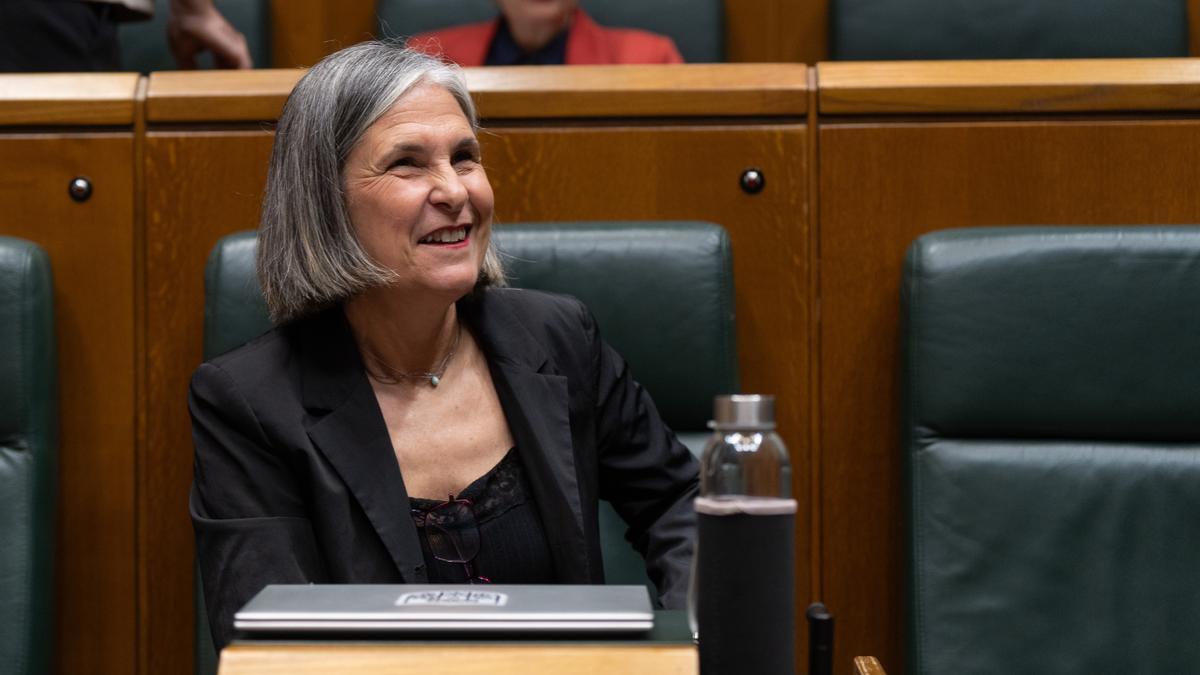 La portavoz de EH Bildu en el Parlamento Vasco, Nerea Kortajarena, durante el primer pleno del curso del Parlamento Vasco,