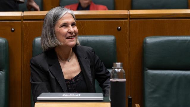 La portavoz de EH Bildu en el Parlamento Vasco, Nerea Kortajarena, durante el primer pleno del curso del Parlamento Vasco,