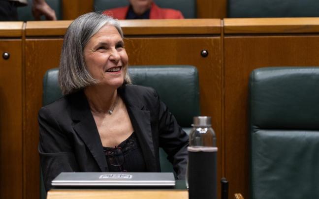 La portavoz de EH Bildu en el Parlamento Vasco, Nerea Kortajarena, durante el primer pleno del curso del Parlamento Vasco,
