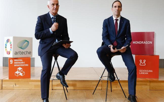 Los presidentes de Arteche y Mondragón, Alex Artetxe (i) y Pello Rodríguez (d) respectivamente, durante la presentación de AMETS, su nueva alianza estratégica conjunta en un proyecto en el que cuentan con el centro tecnológico Ike / EFE Los presidentes de Arteche y Mondragón, Alex Artetxe (i) y Pello Rodríguez (d) respectivamente, durante la presentación de AMETS, su nueva alianza estratégica conjunta en un proyecto en el que cuentan con el centro tecnológico Ike