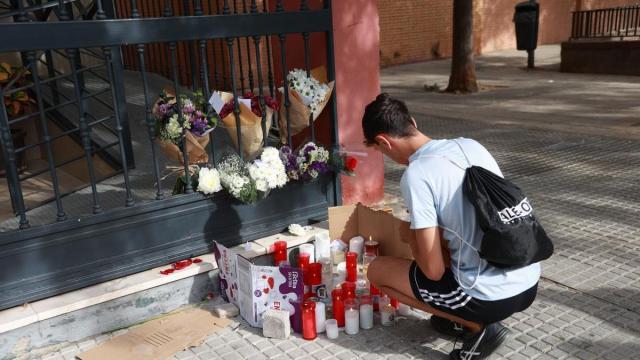 Homenaje a la joven Sandra Peña en el lugar del fallecimiento.