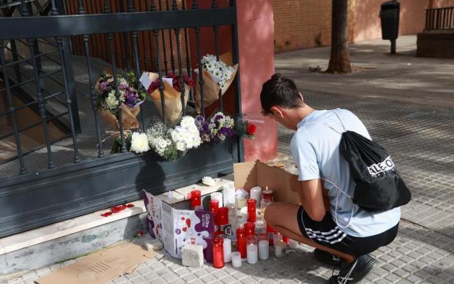 Homenaje a la joven Sandra Peña en el lugar del fallecimiento.
