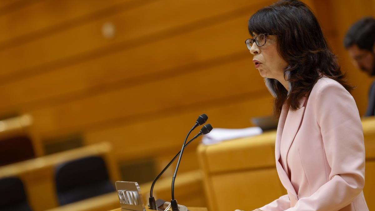 La ministra de Igualdad, Ana Redondo, interviene durante el pleno del Senado.