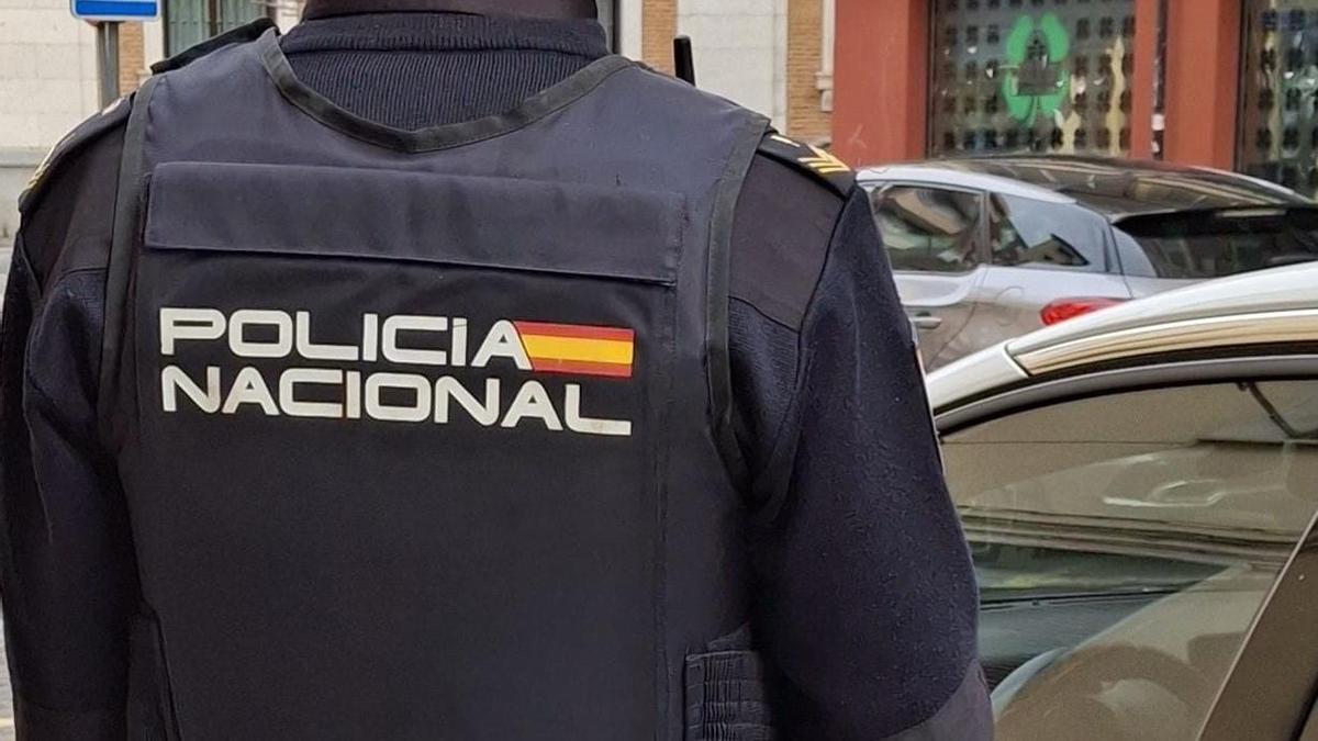 Un agente de Policía