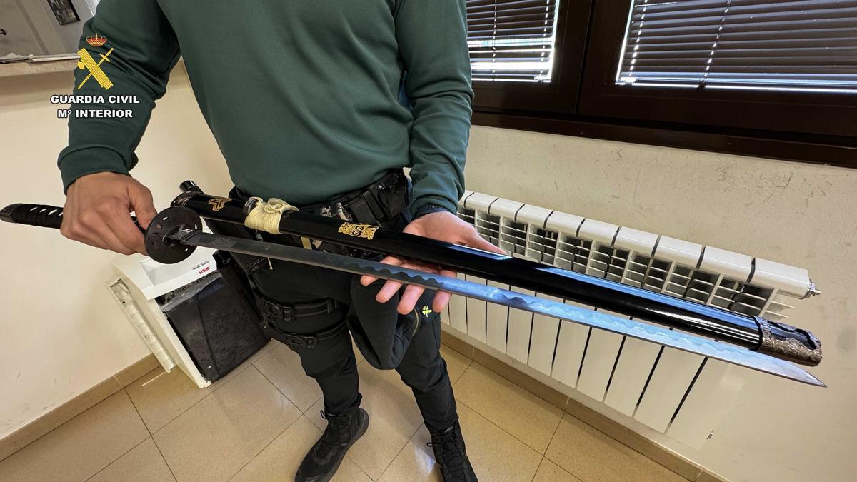 Detenido en La Rioja por amenazar a sus vecinos con un cuchillo y enfrentarse a la Guardia Civil con una catana