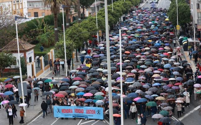 En imágenes: Miles de personas piden en Huelva "verdad, justicia y respeto" para las víctimas de Adamuz