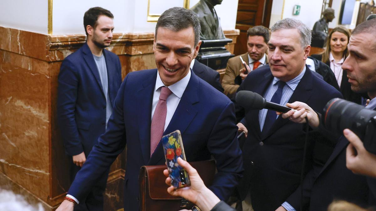 Pedro Sánchez atiende a los medios tras participar en la sesión de control al Ejecutivo en el Congreso.