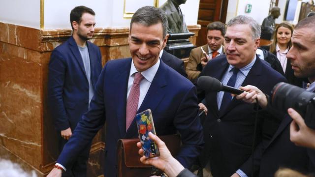 Pedro Sánchez atiende a los medios tras participar en la sesión de control al Ejecutivo en el Congreso. / EFE Pedro Sánchez atiende a los medios tras participar en la sesión de control al Ejecutivo en el Congreso.