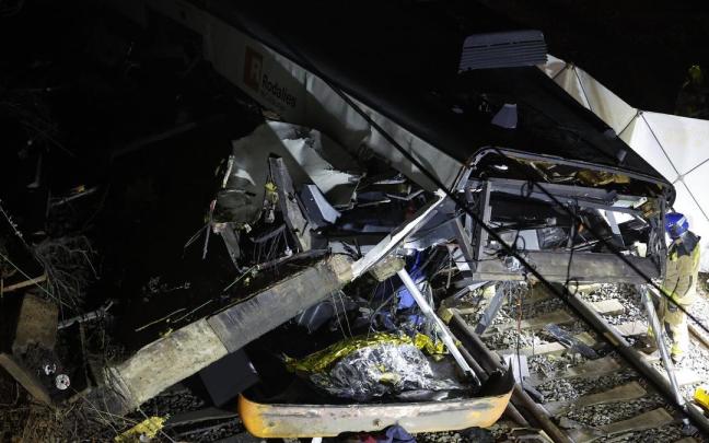 Un muerto y 37 heridos al chocar un tren con un muro caído a la vía en Gelida