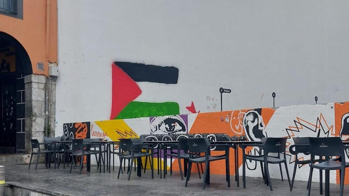 Pintada efectuada en la pared del frontón Goiko Losa.