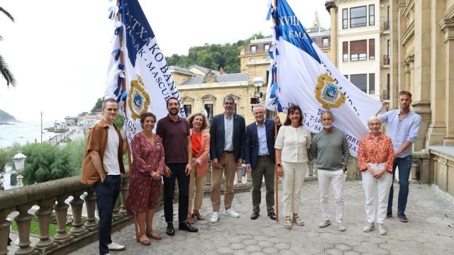 Presentación de la Bandera de La Concha 2025 en el Ayuntamiento de Donostia. Iker Azurmendi