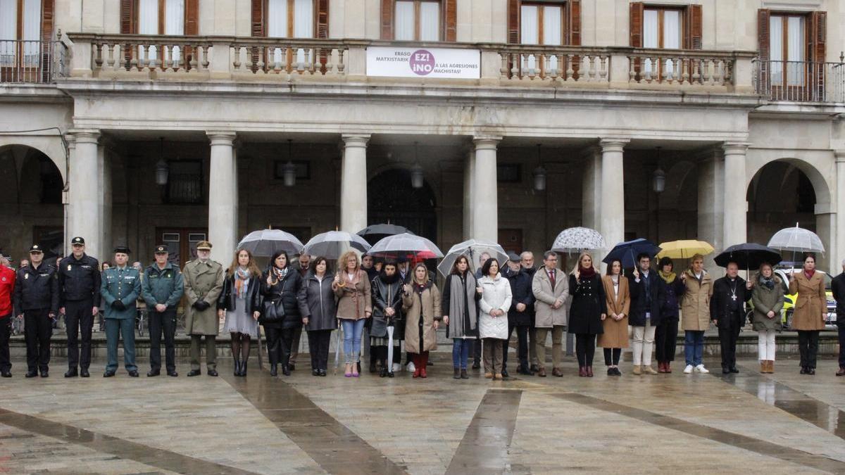 Melgosa ha participado este lunes en el minuto de silencio que representantes de las instituciones alavesas han dedicado a las víctimas de actos terroristas coincidiendo con el 11M.