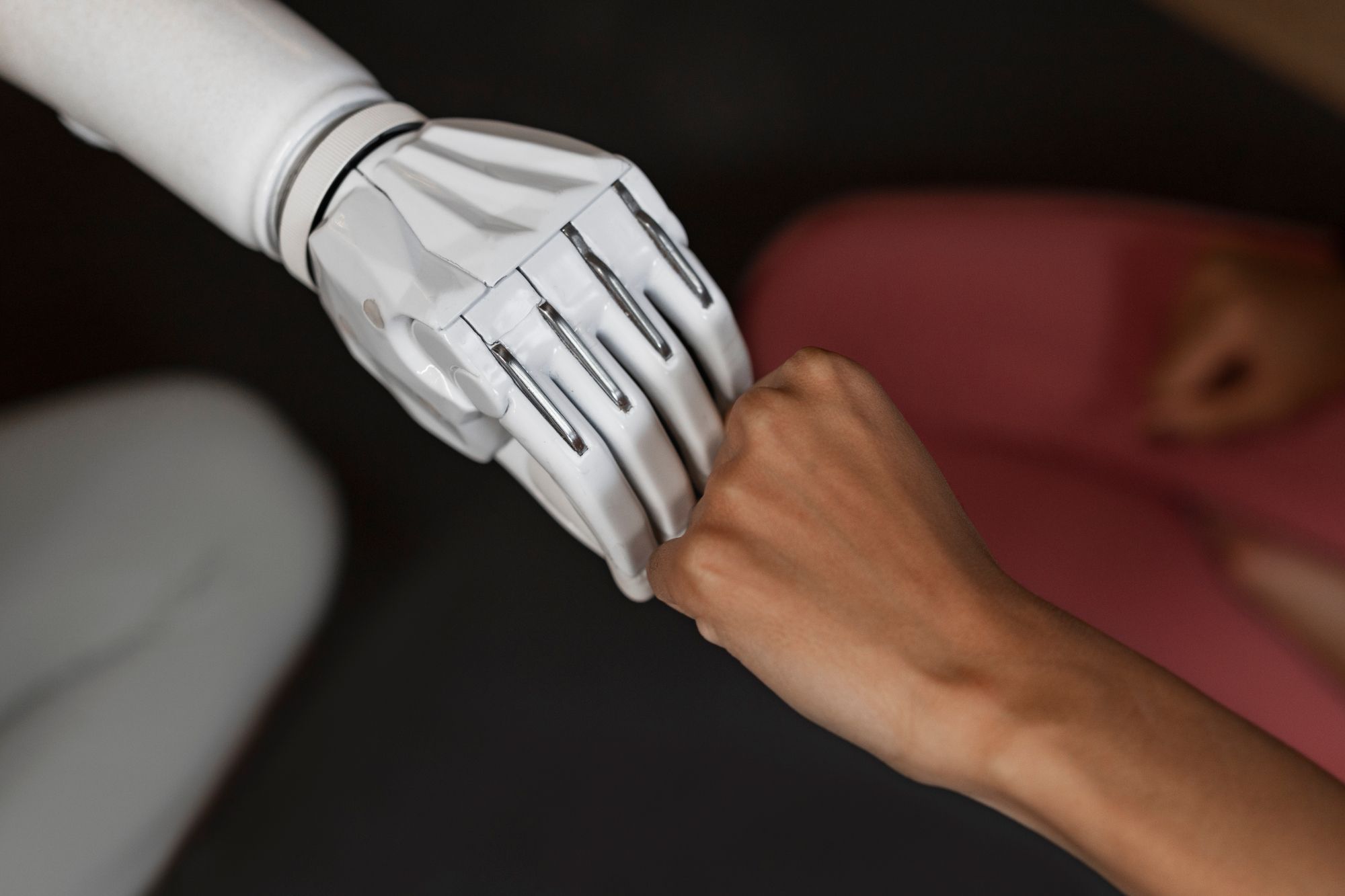 Personas y robots presentan enormes diferencias.