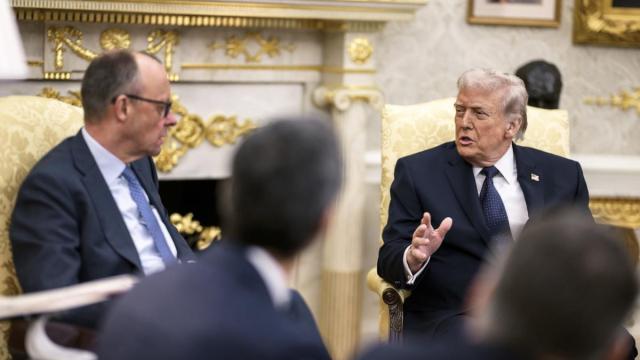 Trump, en una reunión junto al canciller de Alemania, Friedrich Merz.