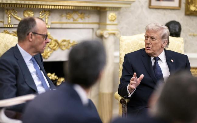 Trump, en una reunión junto al canciller de Alemania, Friedrich Merz.