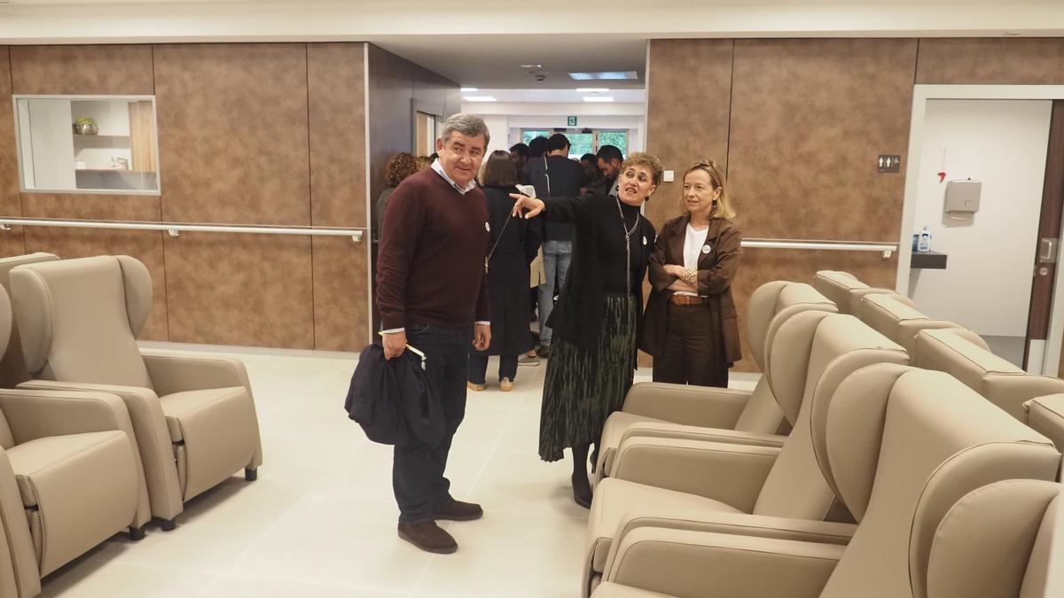 El nuevo equipamiento ocupa una superficie de 365 m2 y se prevé habilitar una zona exterior de 64 m2 en la plaza contigua para los usuarios del centro de día.