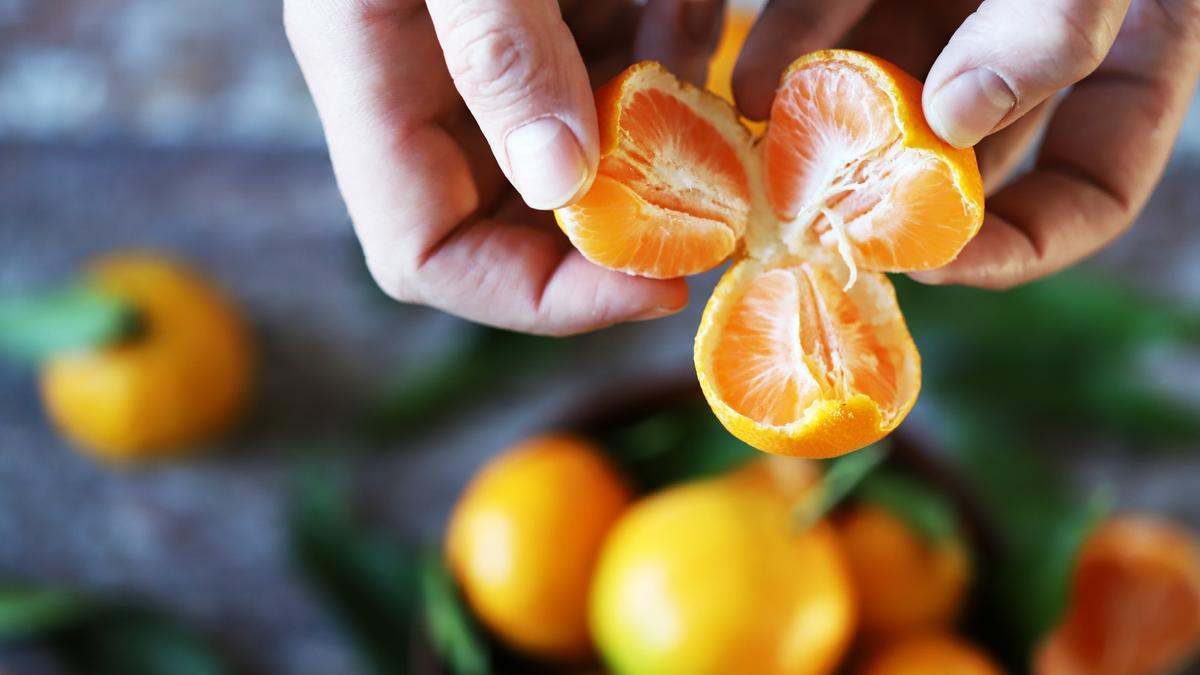 Pelar mandarina