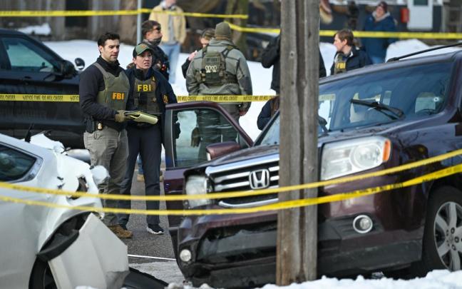 La mujer ha sido abatida en su vehículo por los agentes.