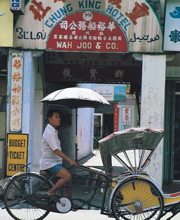 Triciclo típico en las calles de Kuala Lumpur.