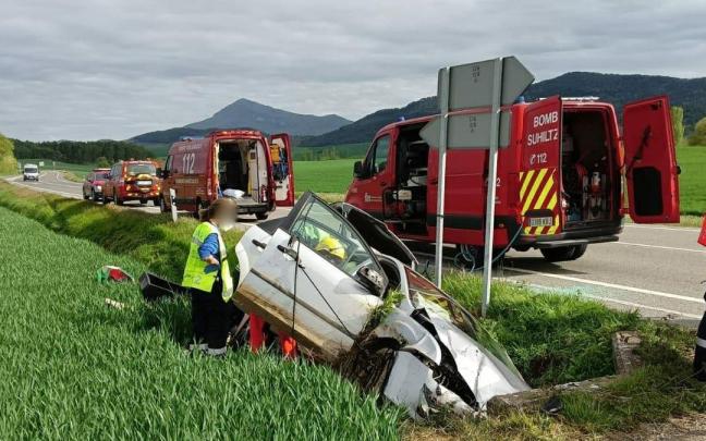 El turismo accidentado en la carretera NA-150.